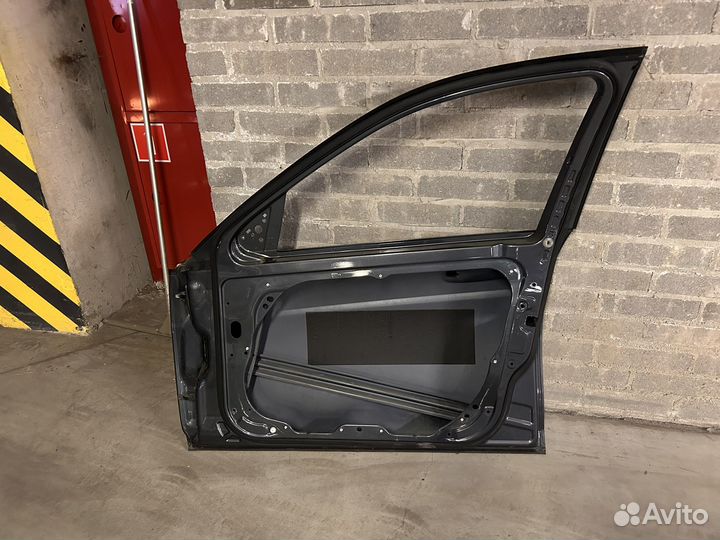 Дверь передняя Mercedes w204