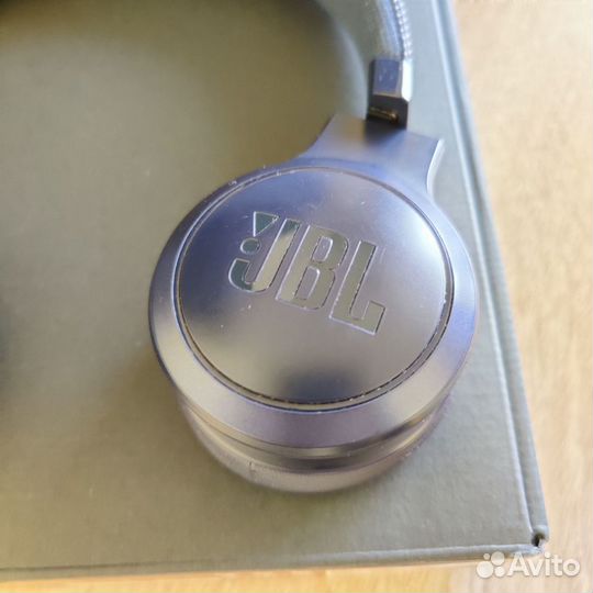 Bluetooth наушники JBL Live 400BT