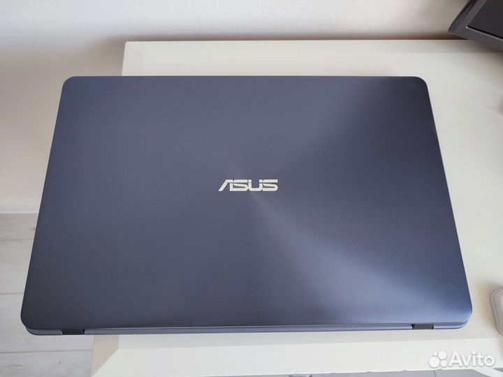 Ноутбук Asus R702U