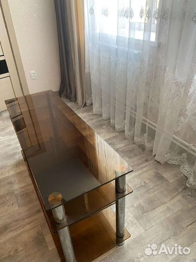 Стеклянный стол