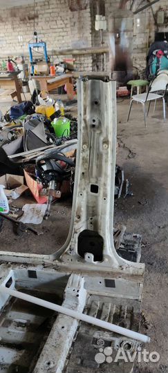 Стойка правая-левая средняя Hyundai Solaris