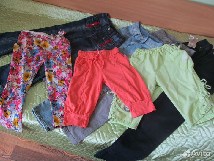 Брюки и капри на девочку в отличном состоянии