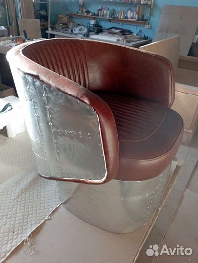 Кожанное кресло