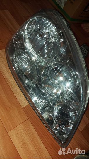 Продам правую переднюю фару Lachett