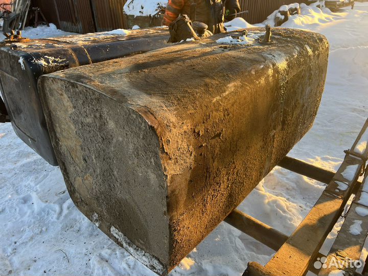 Топливный бак от Маз 5440