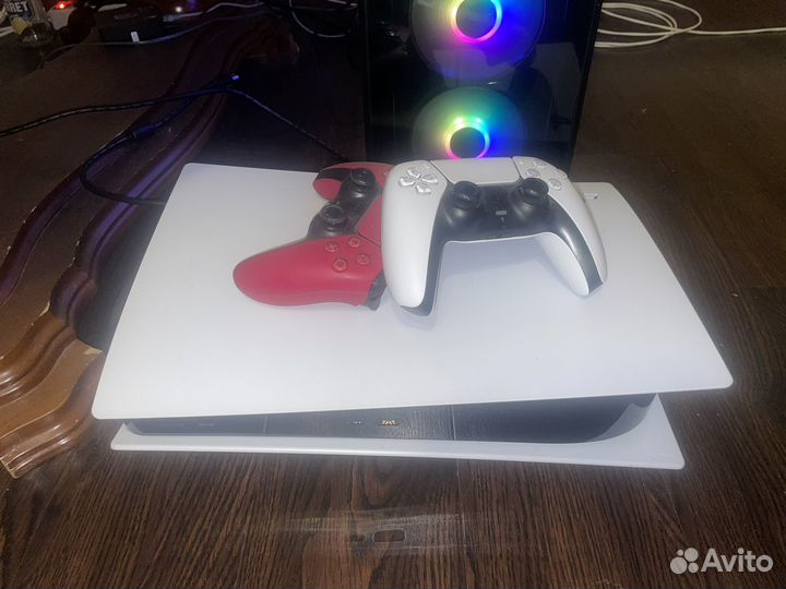 Sony PS5 продам с двумя джойстиками и играми