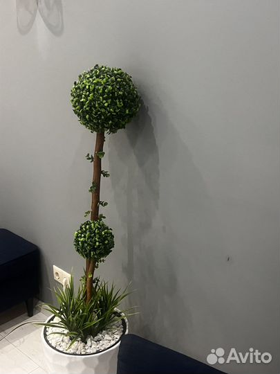 Искусственное дерево в горшке