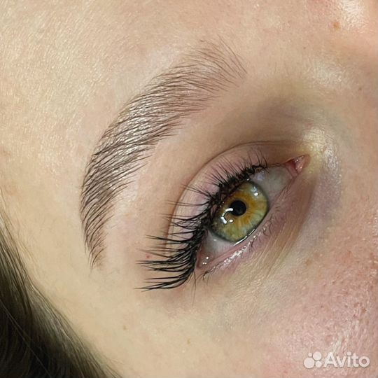 Модель на наращивание ресниц