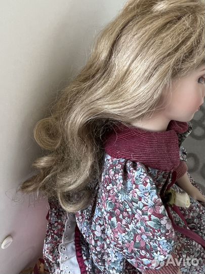 Кукла фарфоровая большая, Красная Шапочка (40 см)