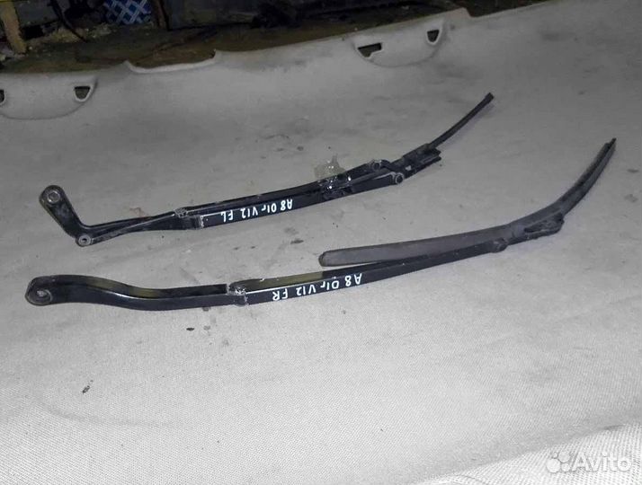 Поводок дворников правый Audi A8 D2