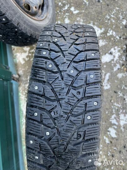 Bridgestone Blizzak Spike-02 175/70 R14 84T