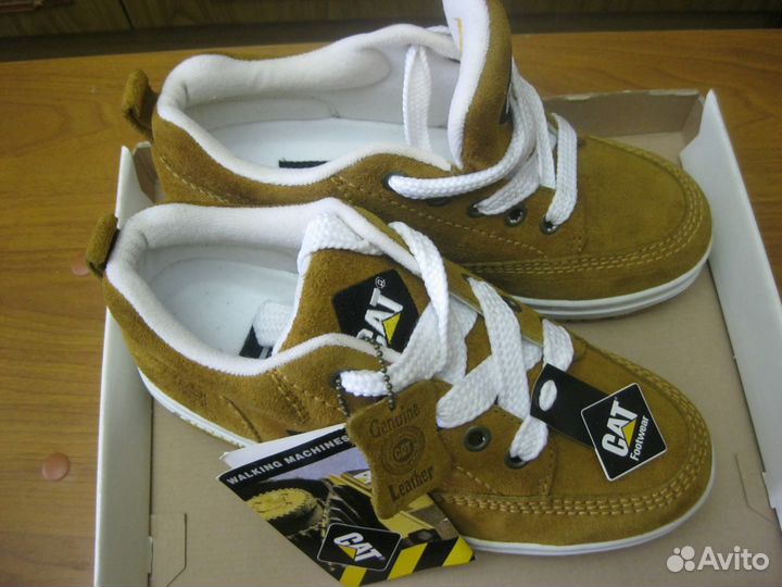 Кроссовки новые