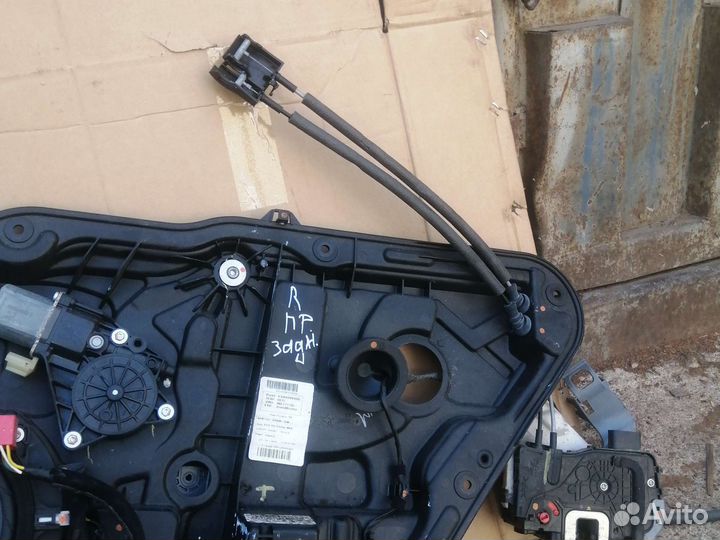 Стеклоподъемник задний правый Hyundai Sonata