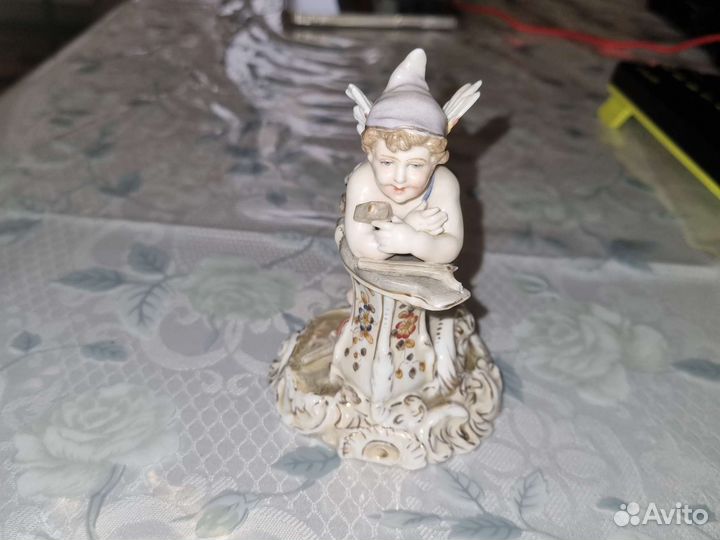Статуэтка фарфор