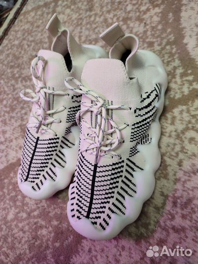 Кроссовки изики/кросовки Yeezy/кроссовки изи Новые