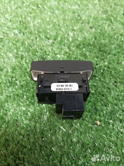 Кнопка центрального замка VW Touareg 2002-2010