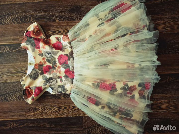 Нарядное платье для девочки 6-7 лет