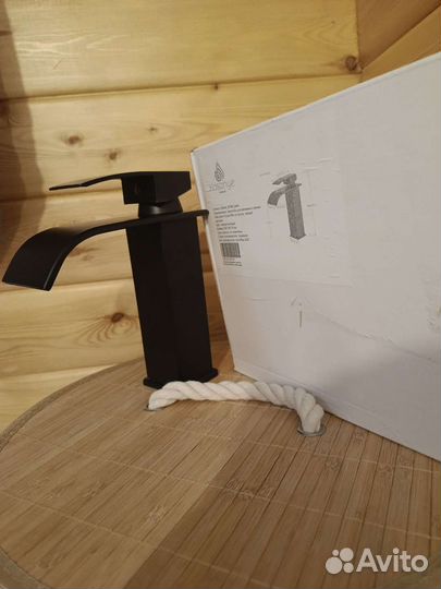 Смеситель для раковины черный