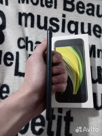 iPhone SE (2020), 128 ГБ