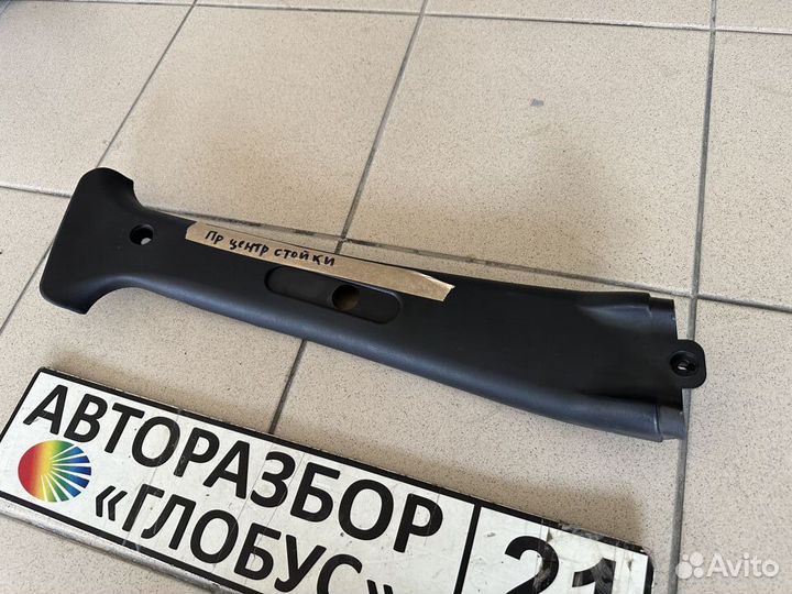 Накладка центральной стойки правая Шевроле niva