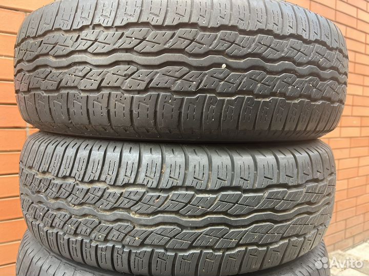 Bridgestone Dueler H/T 687 225/65 R17