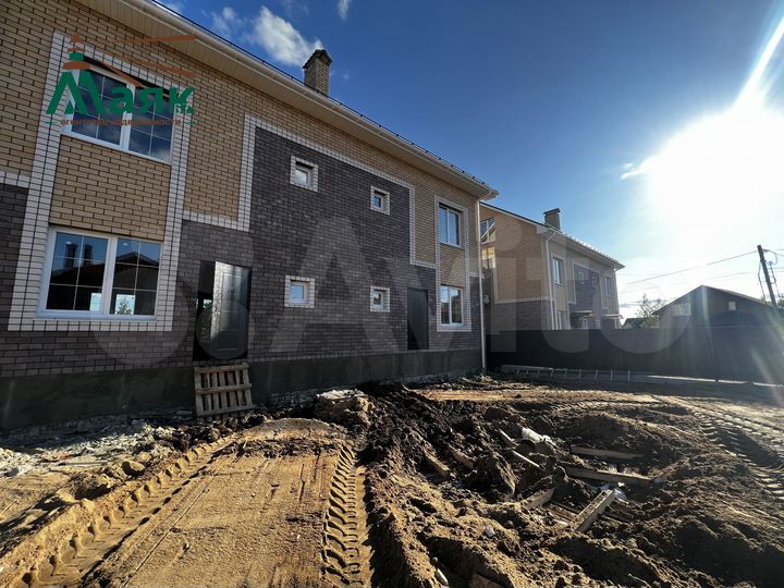 Таунхаус 230 м² на участке 3 сот.