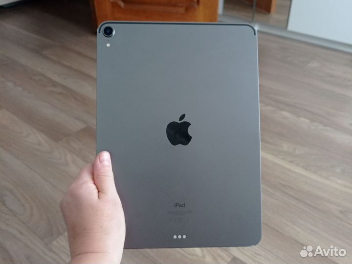 Планшет Apple iPad Pro 11