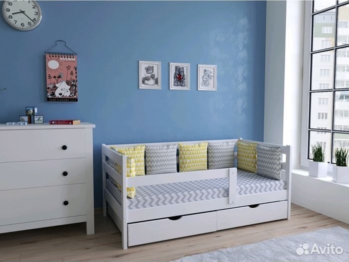 Кроватка высокий борт софа из натурального дерева