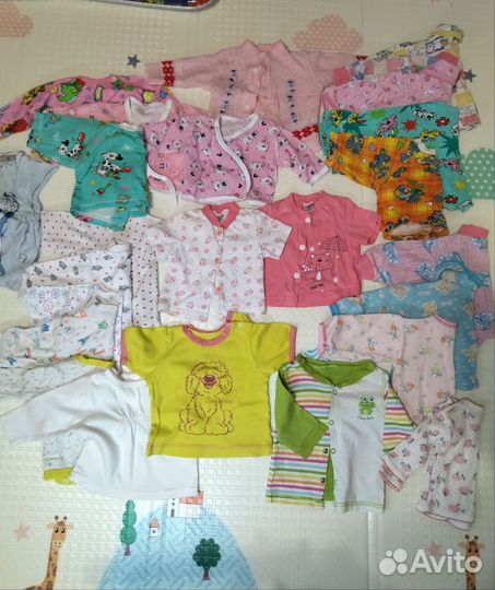 Много вещей на девочку с рождения