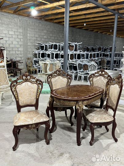 Стол и стулья