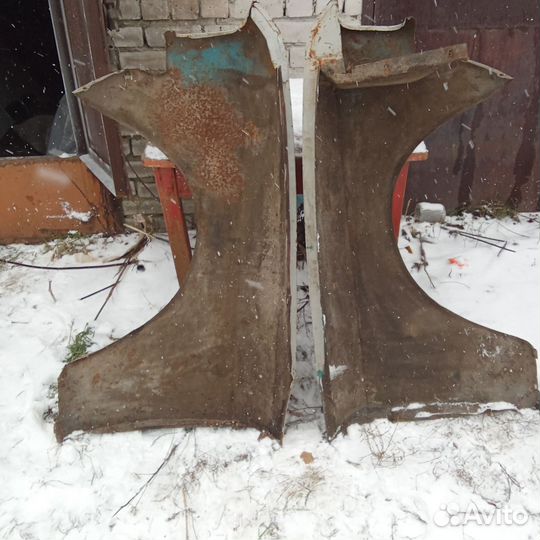 Крыло переднее левое москвич 2140