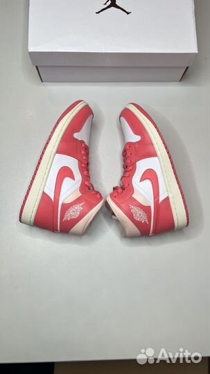 Кроссовки Jordan 1 Mid “Strawberries & Cream”