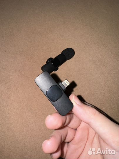 Петличка на iPhone