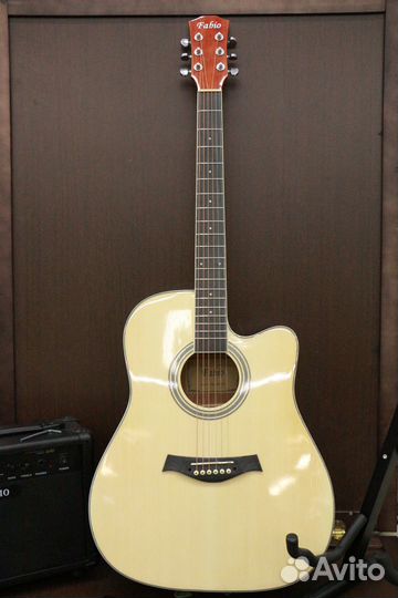 Акустическая гитара