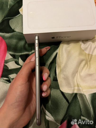 Телефон iPhone 6