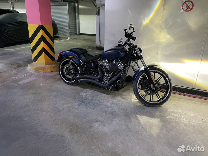 Мотоцикл Harley-Davidson breakout