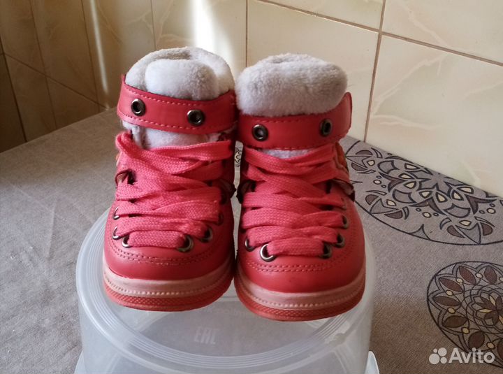 Продаются ботинки весеннее - осенние