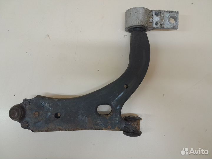 Рычаг передний левый Ford Fiesta MK5 2002-2008