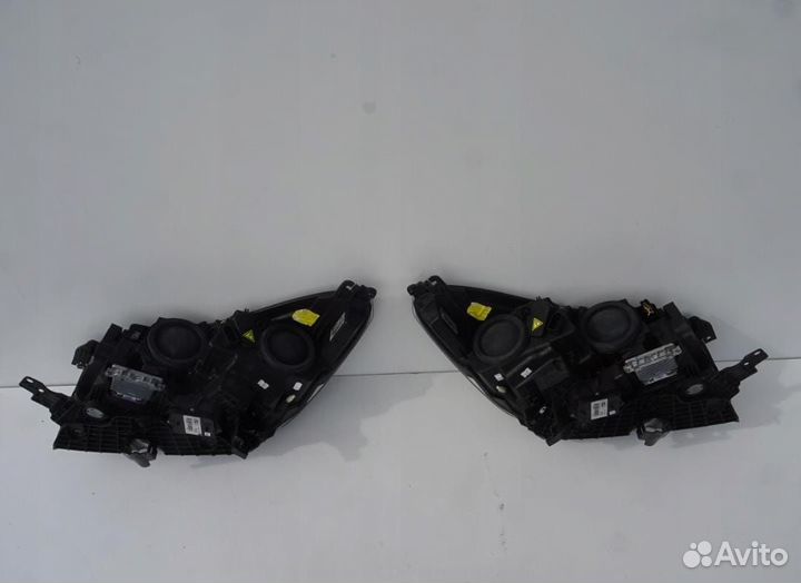 Ford Kuga Фары комплект ксенон