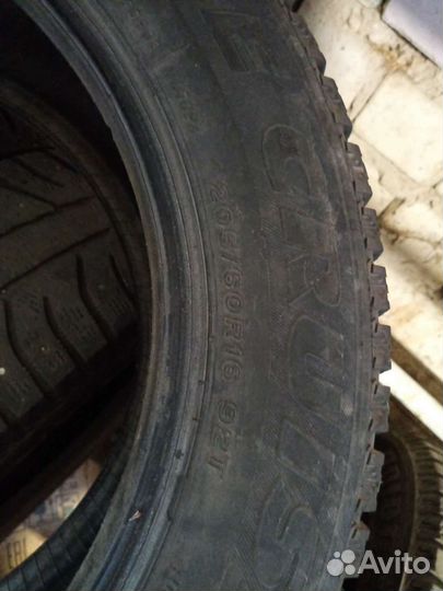 Bridgestone Ice Cruiser 7000 205/60 R16