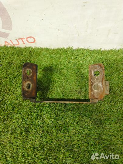 Кронштейн глушителя Lincoln Navigator 3 07г