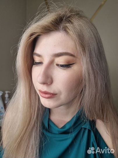 Визажист бровист