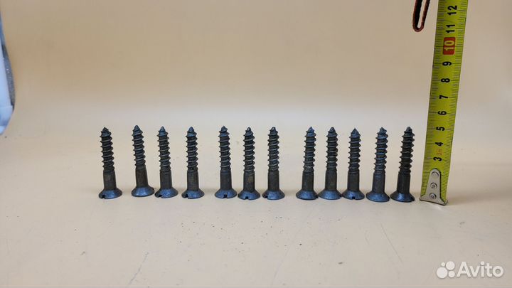 12 старинных мебельных шурупа
