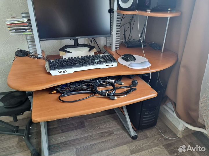 Компьютерный стол