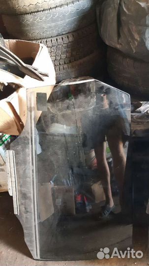 Стекло с задней правой двери toyota caldina 2002 z