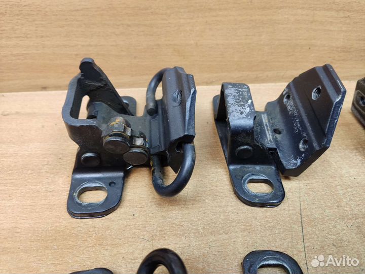 Петли дверей, Volvo 960