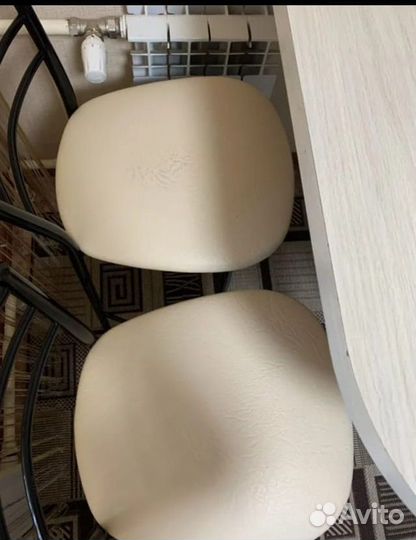 Барная стойка и 4 стула