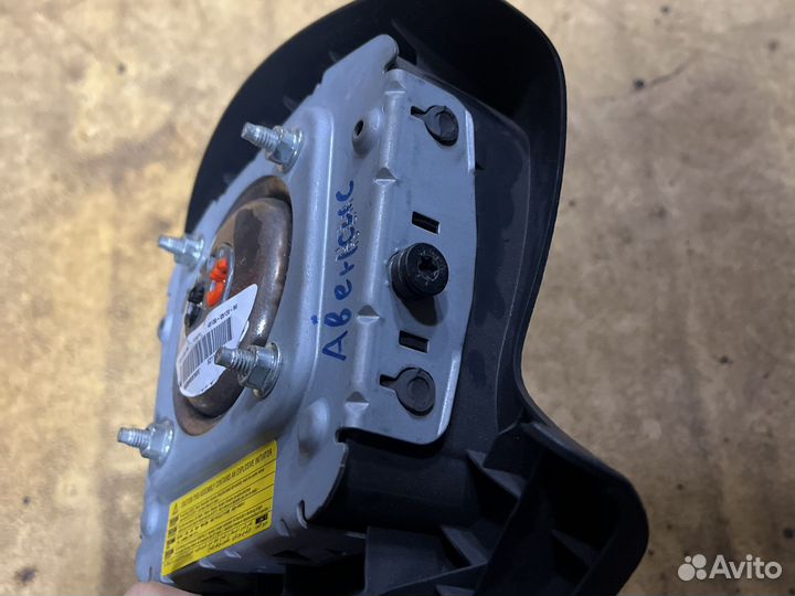 Подушка безопасности в руль Toyota Avensis t250