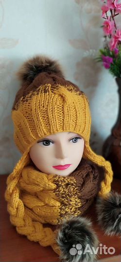 Шапка с косичками и снуд, вязаные