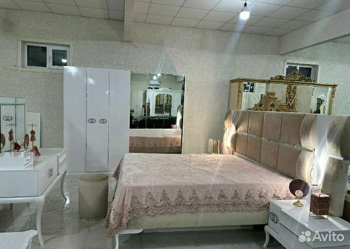 Спальный гарнитур